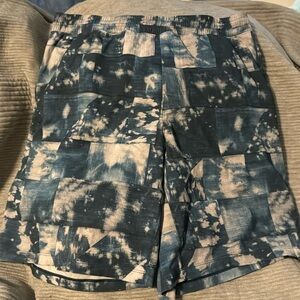 Lululemon Men’s workout shorts, no tag, size M